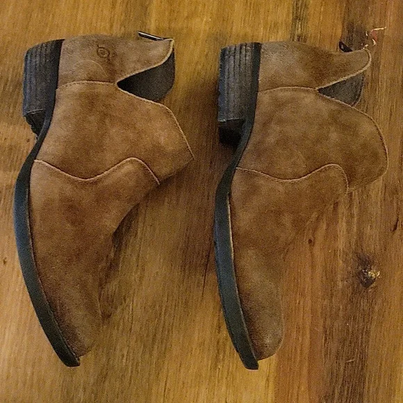 Born "Kerri" Distressed Suede Women's Bootie Brown Leather Shoes Size 7.5 - Picture 12 of 17